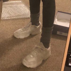 Adidas Unisex Falcon shoes